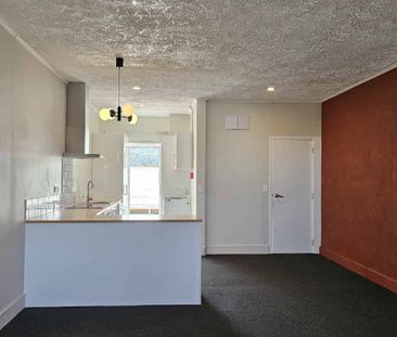 Central Petone two-bedroom apartment - Photo 5