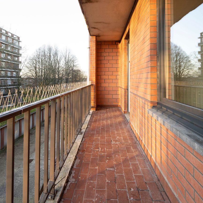 Volledig gerenoveerd appartement met terras en mogelijkheid tot het huren van een garagebox. - Photo 1