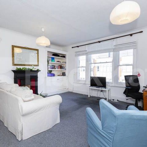 large split level 2 bedroom property with terrace in the heart of Crouch End - Photo 1