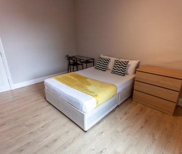 5 bedroom terraced house to rent - Photo 3