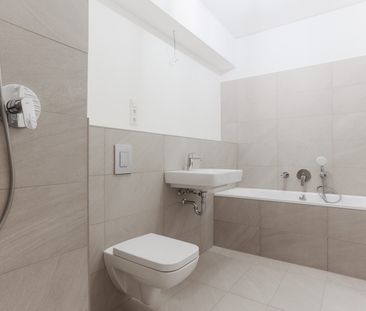 Exklusives Wohnen am Wasser: Lichtdurchflutete 3-Zimmer-Wohnung mit... - Photo 1