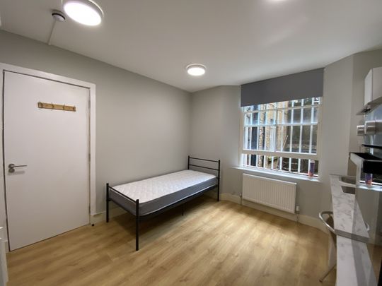BILLS INCLUDED - Studio to rent in the heart of Kensington, London W8 - Photo 1
