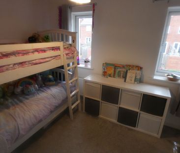 2 bed Terraced - To Let - Photo 5