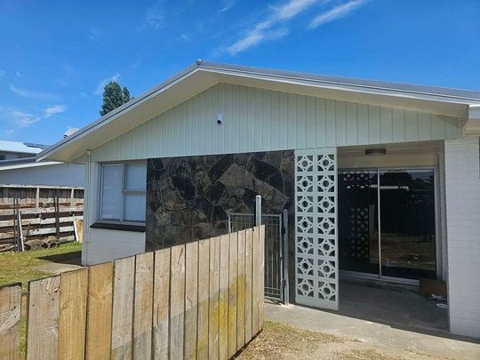 Newly refurbished 4 Bedroom - Photo 1