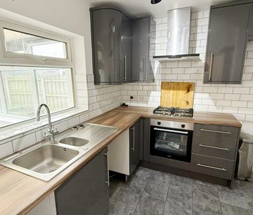 Birch Crescent, Newhey, Rochdale OL16 4LJ - Photo 1