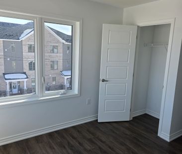 For Lease - 84 Yorkshire Drive, Barrie, Ontario - Photo 3