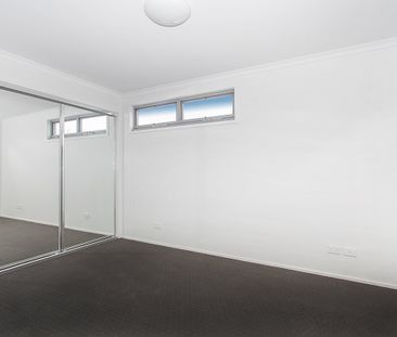 One Bedroom Apartment in The Heart of Carlton! - Photo 3