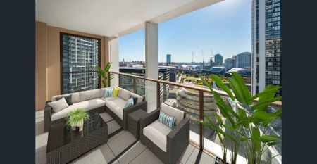 Stunning FURNISHED Apartment with 2 bedrooms, 2 bathrooms plus study and 1 Parking with exceptional views! - Photo 2