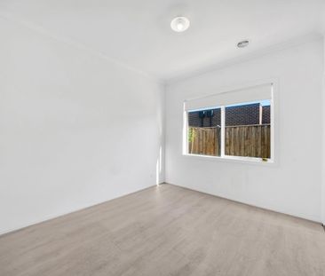 Modern Family Living in a Prime Tarneit Location - Photo 3