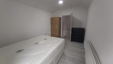 4 bedroom terraced house to rent - Photo 5