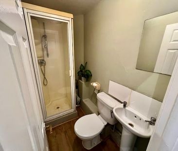 Studio Flat, Ravenscroft Road, W4 - Photo 1