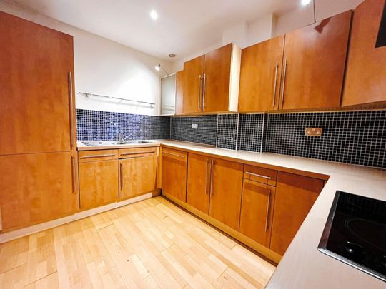 2 bedroom Flat To Let - Photo 1