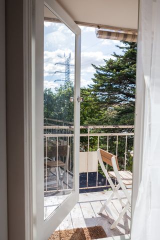 Easy living, close to all amenities - Photo 4