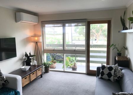 Furnished Apartment in the Bay- 6 Month Lease - Photo 2