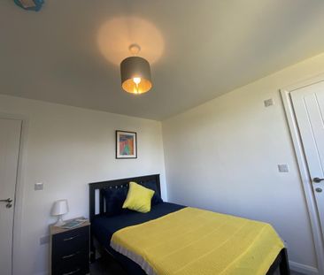 1 bedroom in a flat share to rent - Photo 2