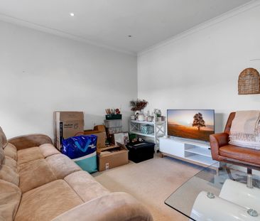 94 Dusseldorp Avenue, Pakenham VIC 3810 - House For Rent | Domain - Photo 3