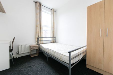 Blenheim Walk, Hyde Park, Leeds - Photo 5