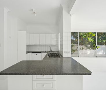 Light Filled Peninsula Residence - Photo 6