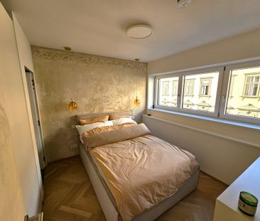 Luxuriöse Designerwohnung mit hochwertiger Küche mit Steinarbeitspl... - Photo 3