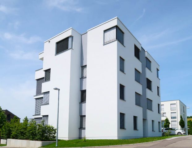 Blaustein neuwertige 3-Zi.-Wohnung im 1.OG mit moderner Einbauküche, Westbalkon und Stellplatz - Photo 1