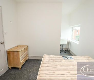 6 bedroom detached house to rent - Photo 3