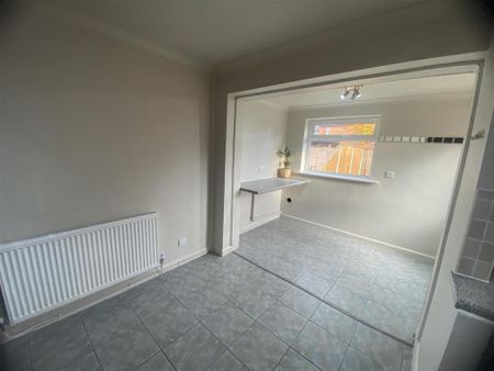 3 bedroom semi-detached house to rent - Photo 5