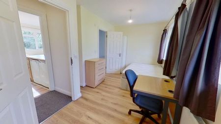 1 bedroom in a house share to rent - Photo 3