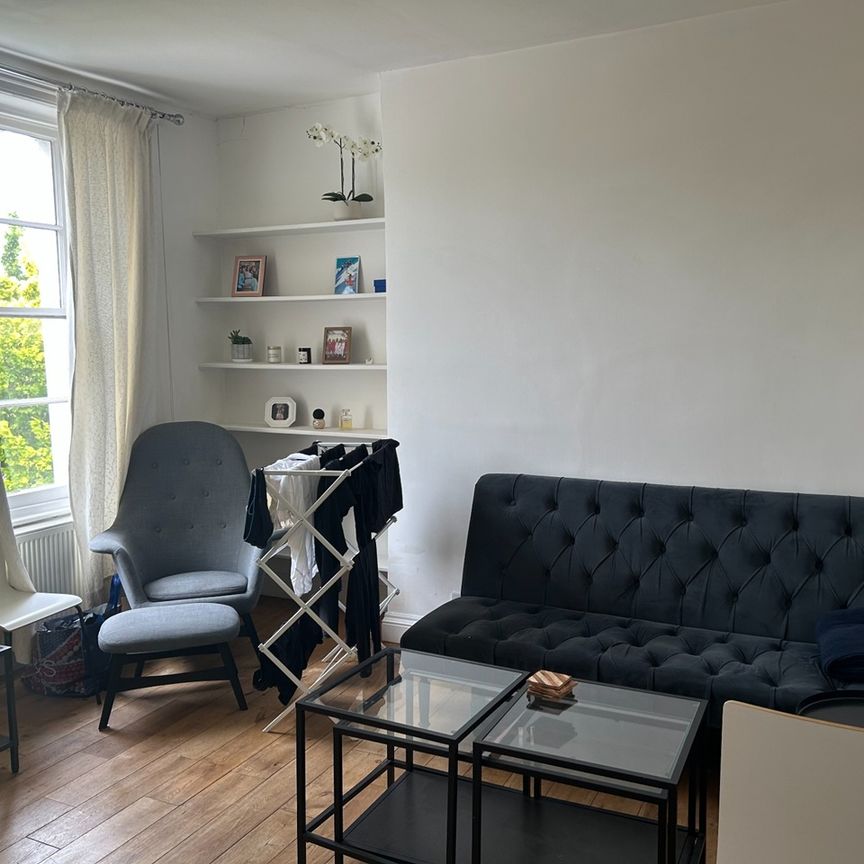 1 Bed Flat, Pembridge Road, W11 - Photo 1