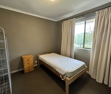 Gippsland Street 3 bedroom unit on 12 month lease. - Photo 6