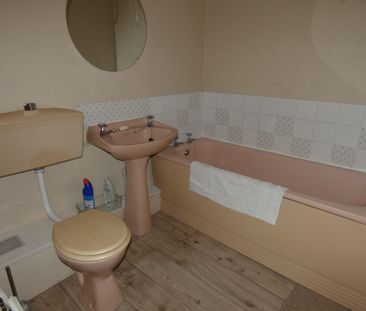 2 bed Semi-Detached - To Let - Photo 6