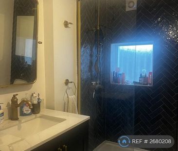 1 bedroom in a flat share to rent - Photo 6
