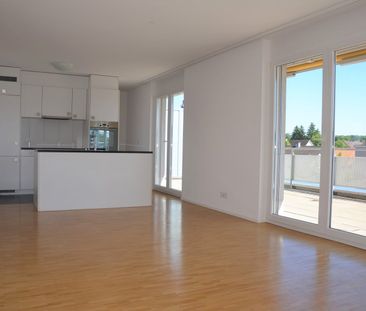 "grosszügige, moderne 2.5-Zimmer-Attika-Wohnung mit grosser Dachter... - Foto 5