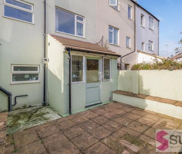 4 bedroom terraced house to rent - Photo 3