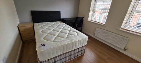 5 bedroom detached house to rent - Photo 5