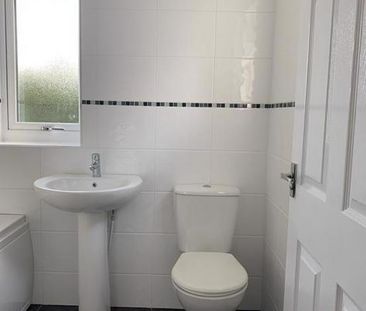 3 bedroom end of terrace house to rent - Photo 3