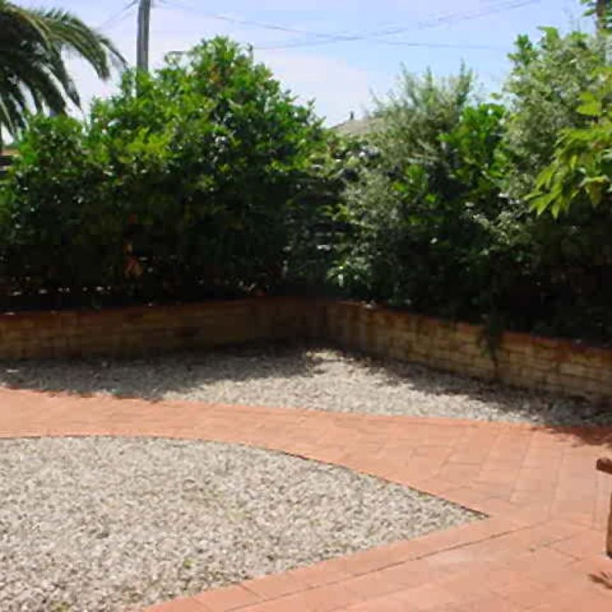 Two bedroom, easy care - Photo 1