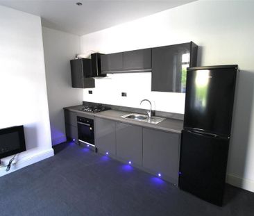 2 bedroom end of terrace house to rent - Photo 1
