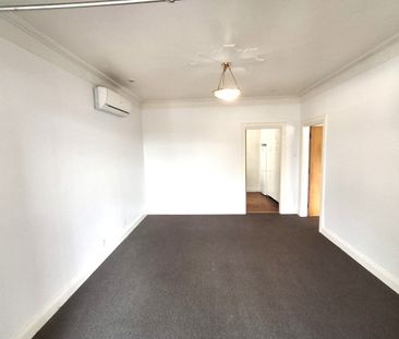 Spacious Hataitai Flat For Rent - Photo 3