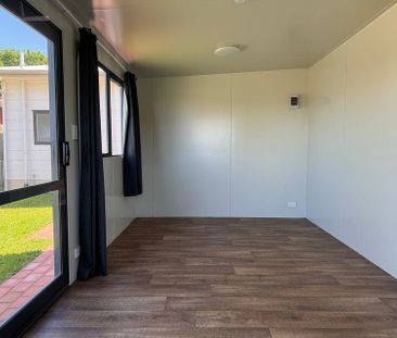 3 Bedroom Flat with Fenced Back Yard - Photo 3