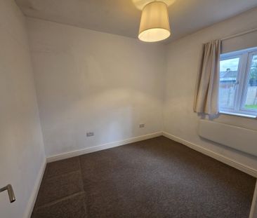 Detached Bungalow with Good Size Garden for Rent in Beckenham - Photo 4