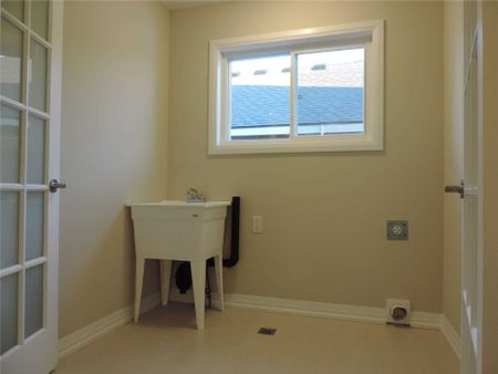 For Lease - 4266 Shuttleworth Drive, Niagara Falls, Ontario - Photo 5