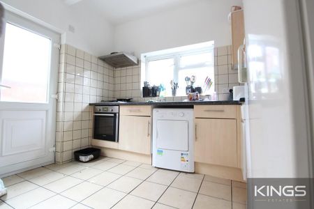 5 bedroom semi-detached house to rent - Photo 3