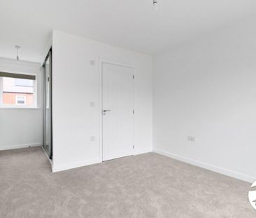 3 bedroom end of terrace house to rent - Photo 2