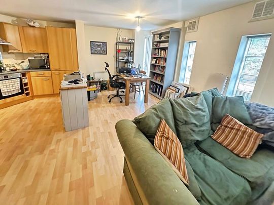 2 bedroom flat to rent - Photo 1