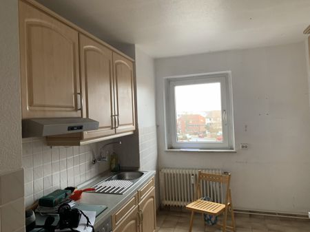 AN SELBSTRENOVIERER! Ostpreußenring, helle 3 Zi.-Whg. ca. 73qm im 3 OG, SOFORT FREI - Photo 3