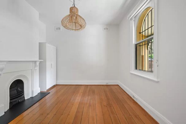 Charming home in desirable location - Photo 1