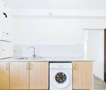 3 bedroom flat to rent - Photo 6