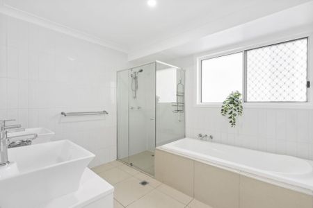 A Sunlit Family Sanctuary with Fresh Upgrades & a Sparkling Pool – Perfect for Summer - Photo 3