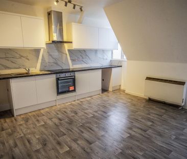 35 Long St, Dursley - Photo 5