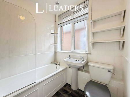 6 bedroom detached to rent Namu Road - Photo 4